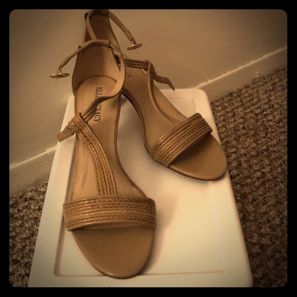 Like New Ellen Tracy Sandals